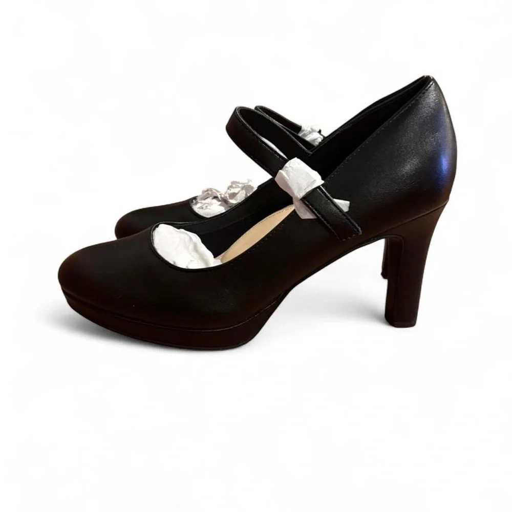New Adorable faux leather black Maryjane heels 7‎